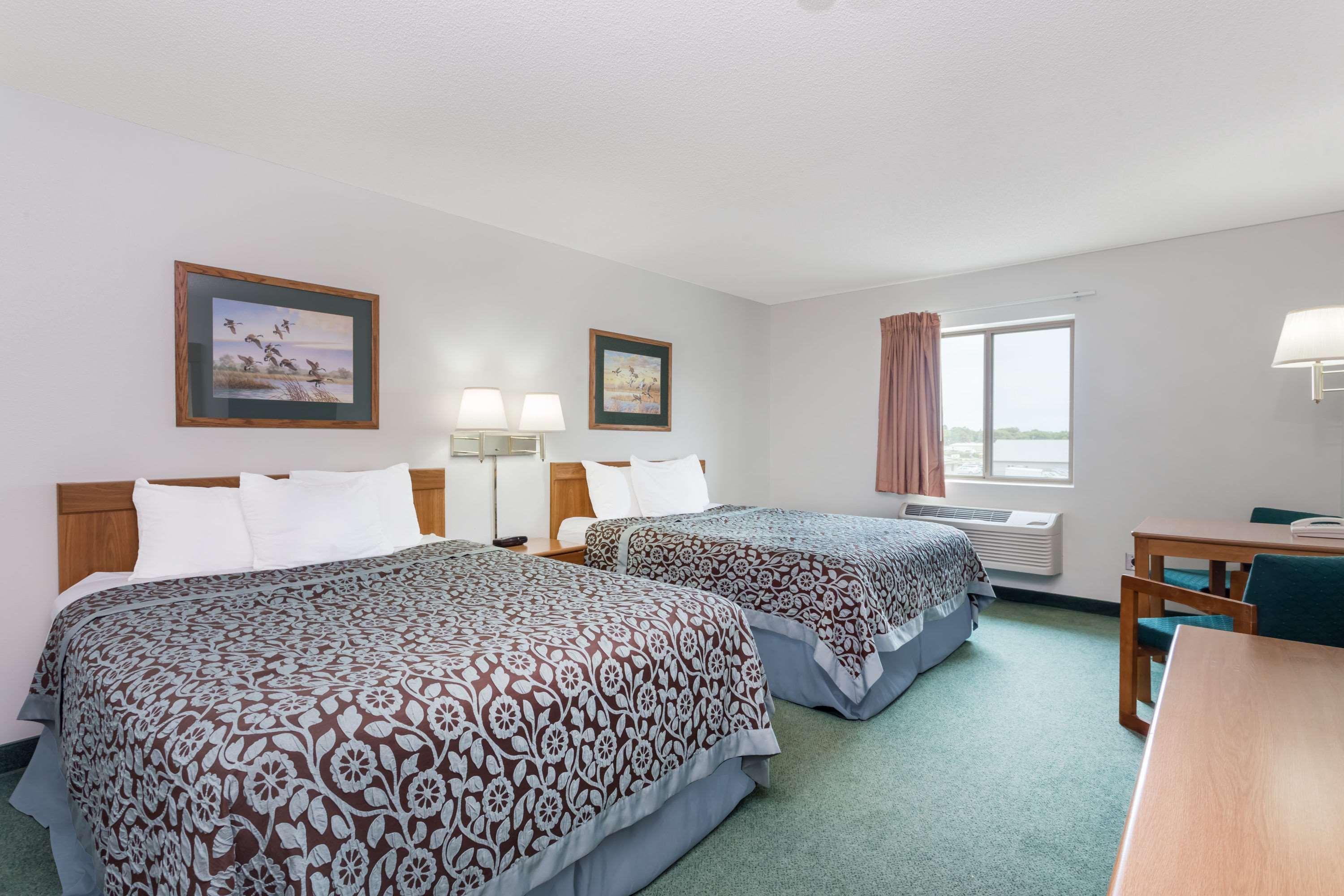 Days Inn By Wyndham Manchester Εξωτερικό φωτογραφία