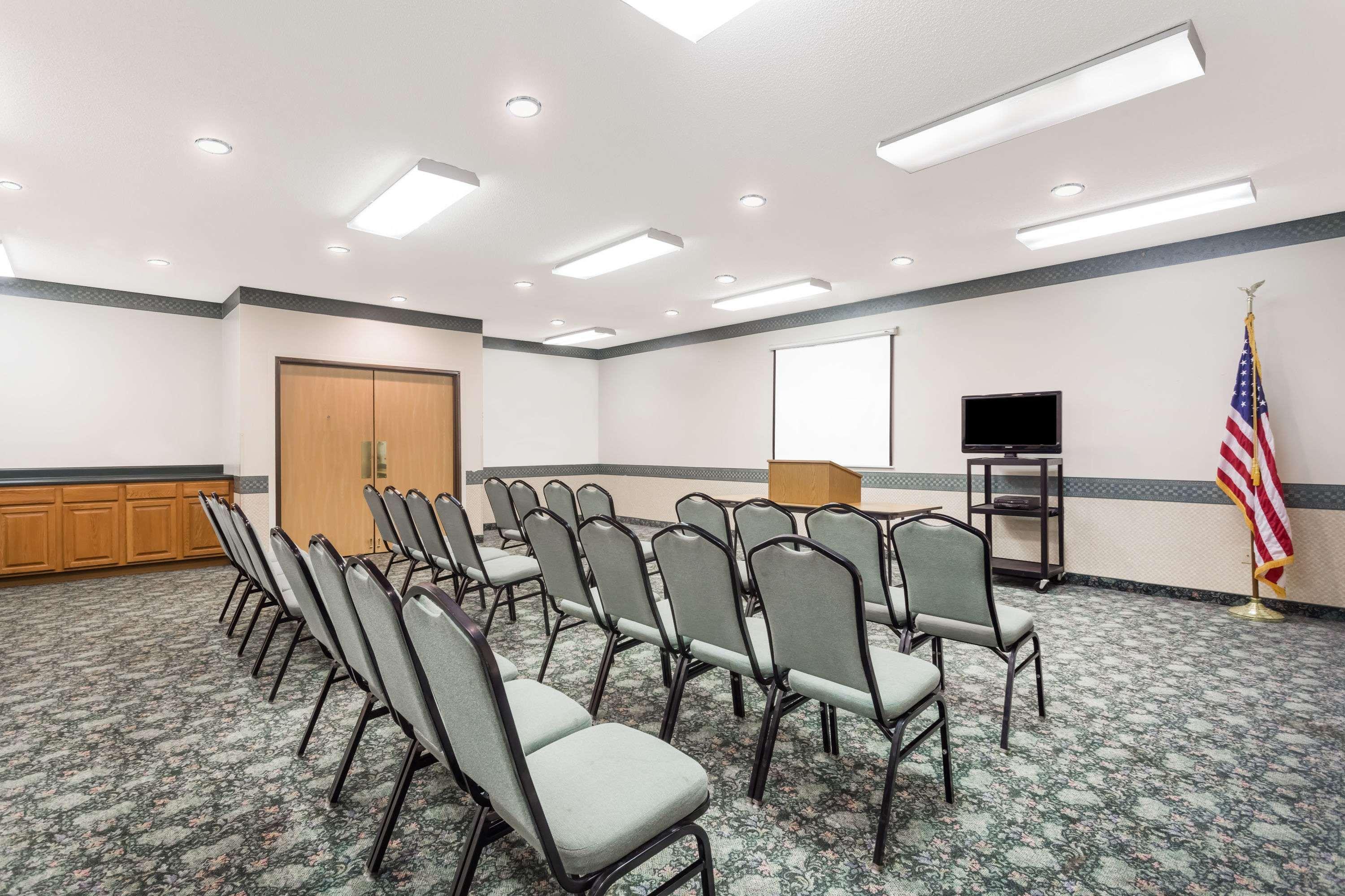 Days Inn By Wyndham Manchester Εξωτερικό φωτογραφία